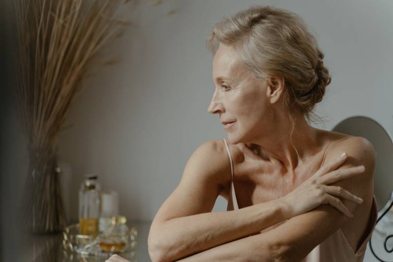 Naturopathe à Marseille 11e pour améliorer votre bien-être pendant la ménopause : soulagez vos symptômes naturellement